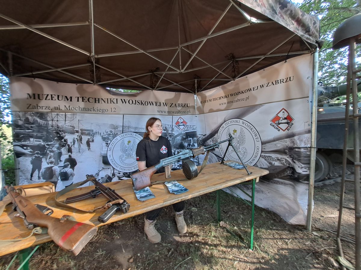 Śląskie manewry: czołgi miażdżyły auta