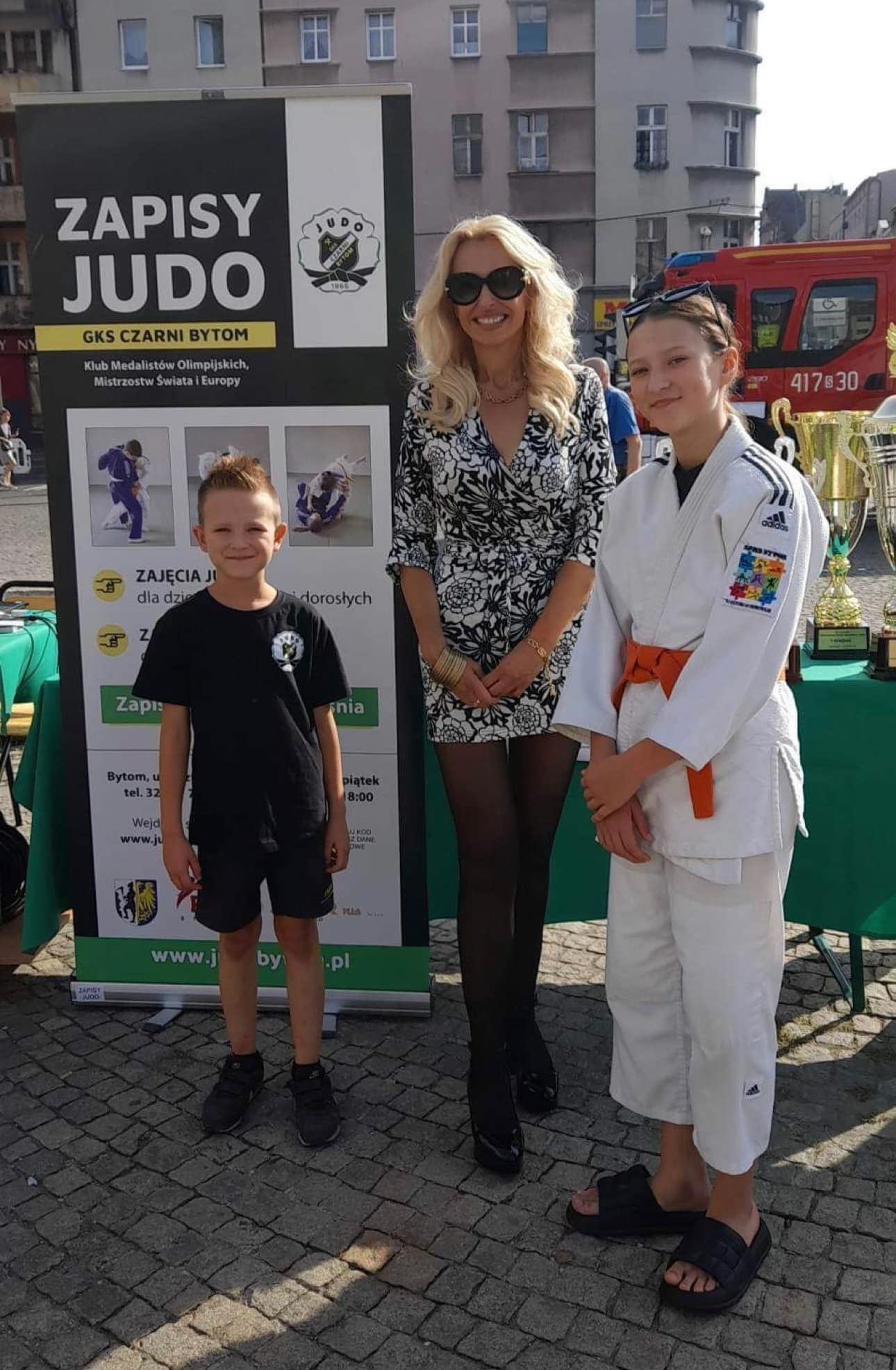 Pani prezes nosi mini [GALERIA]