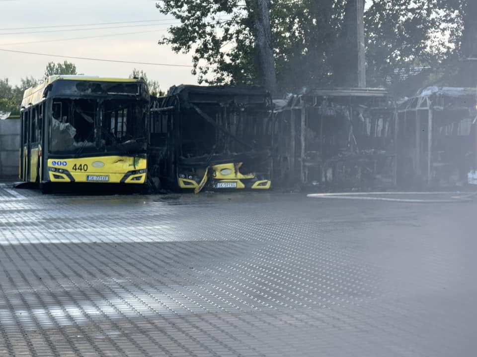 Nocny pożar autobusów! [galeria]