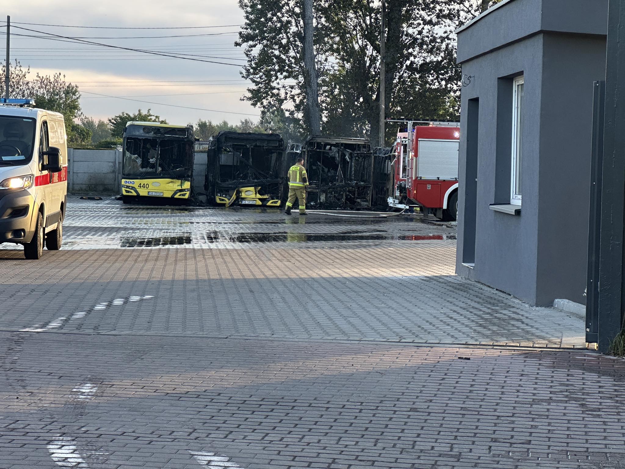 Nocny pożar autobusów! [galeria]