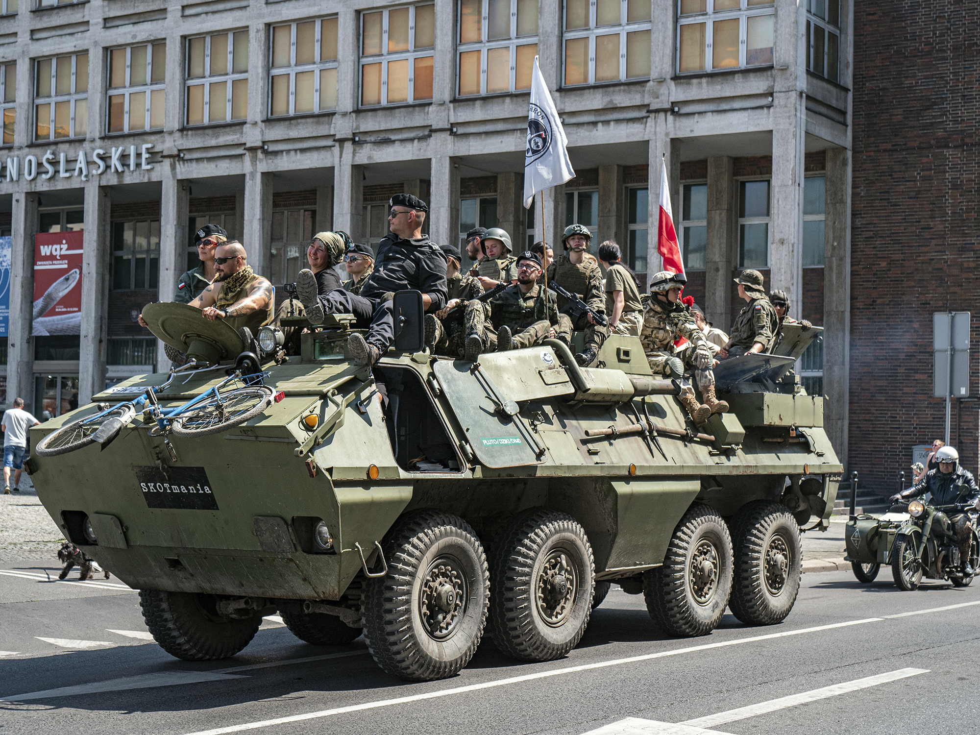 Miłośnicy militariów opanowali miasto (Galeria)