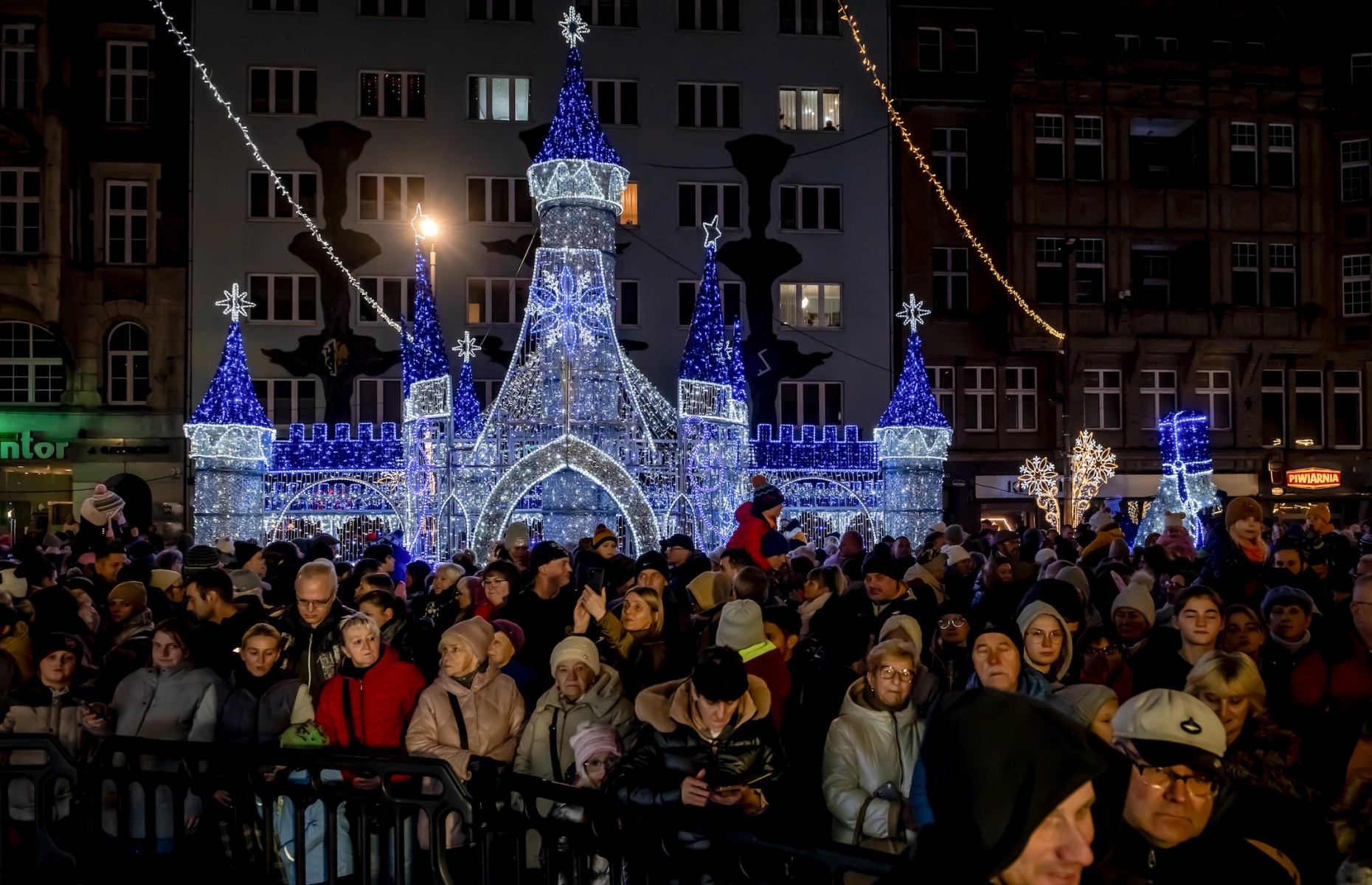  Jarmark świąteczny otwarty. Nie sposób się nim…