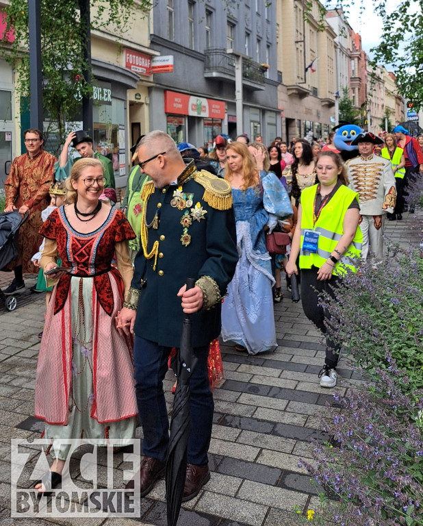 Operowy pochód przez Bytom