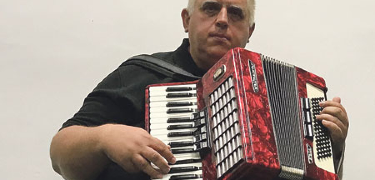 Psychiatra gra na akordeonie