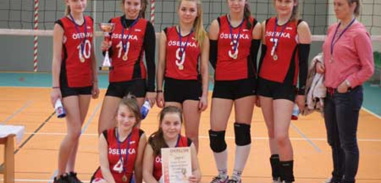 Walczyli w wodzie i nad siatką