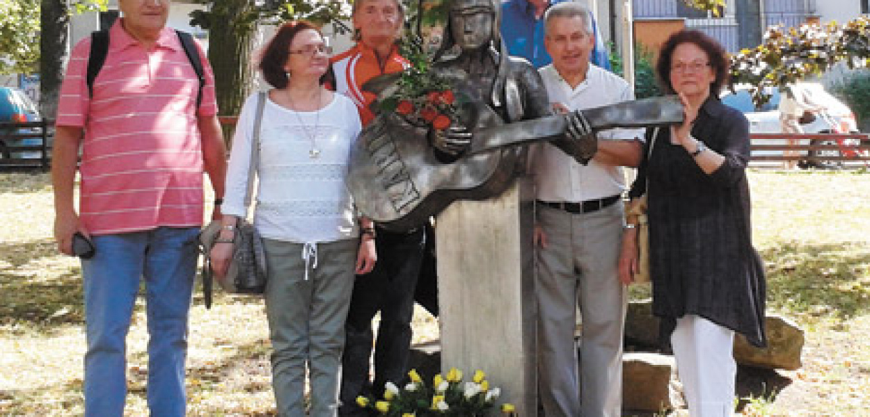 Wzruszający spacer  śladami Karin Stanek