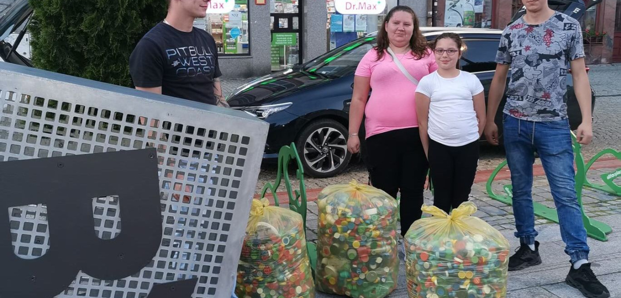 Małe nakrętki, duża pomoc