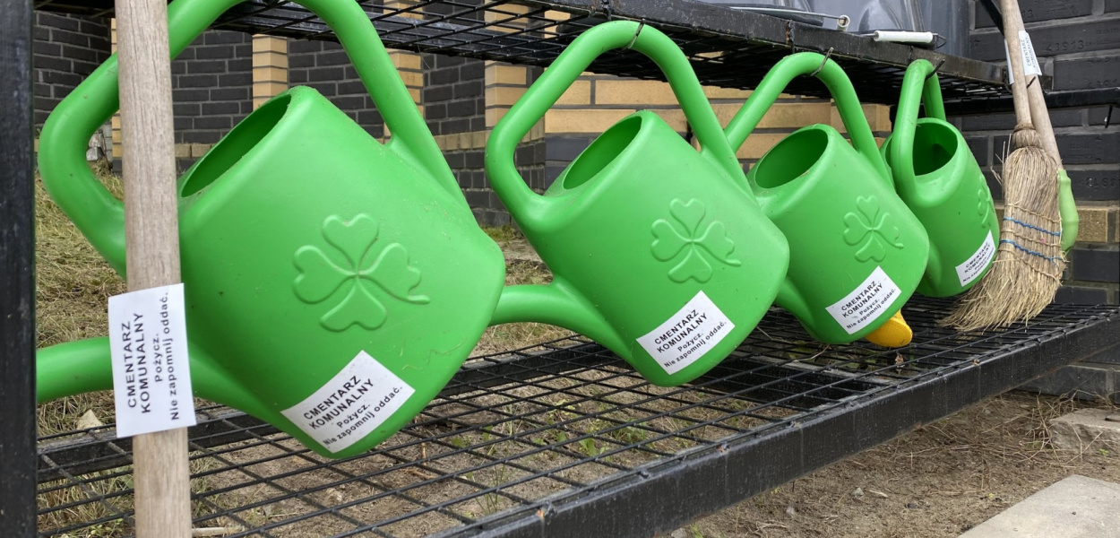 Zestawy do sprzątania na cmentarzu komunalnym