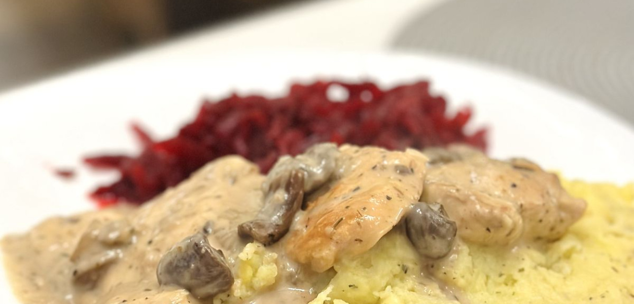 Kurczak w sosie śmietanowo-grzybowym