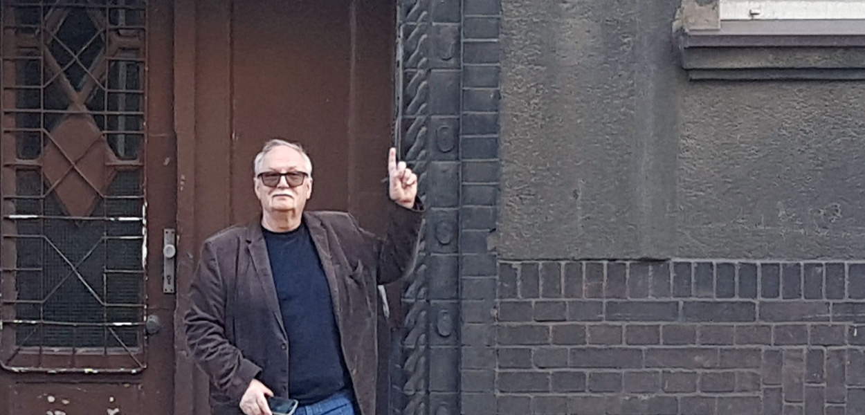 Autobiografia zaczęła się w mieście B.