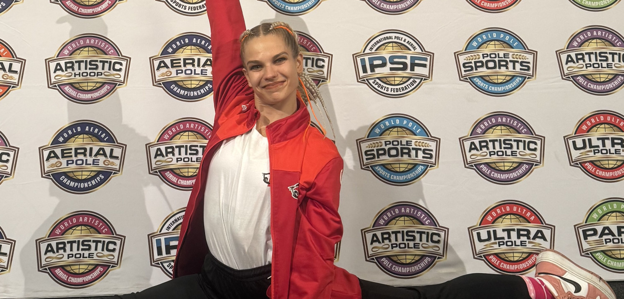 Julia Wojciechowska wygina śmiało ciało