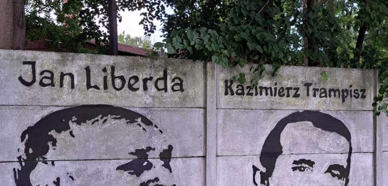 Puchar Ameryki i gołe pośladki Trampisza