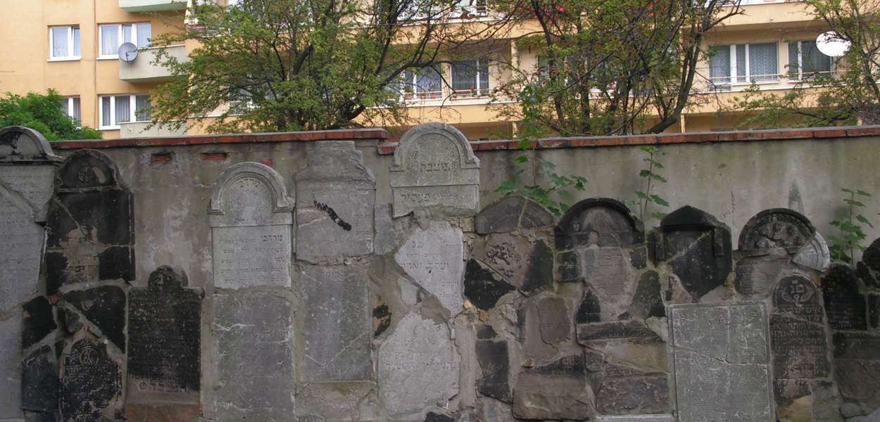 Judol, czyli zabawy na cmentarzu