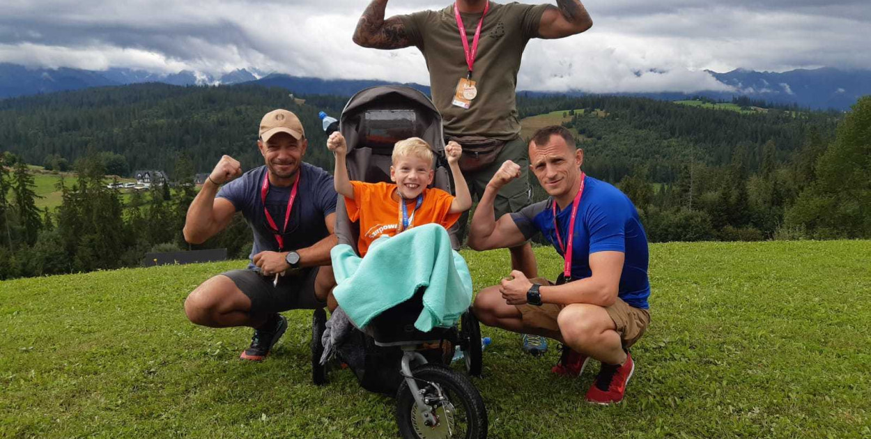 Tomasz Guzdek pomaga niepełnosprawnym osobom spojrzeć na świat ze szczytów Tatr