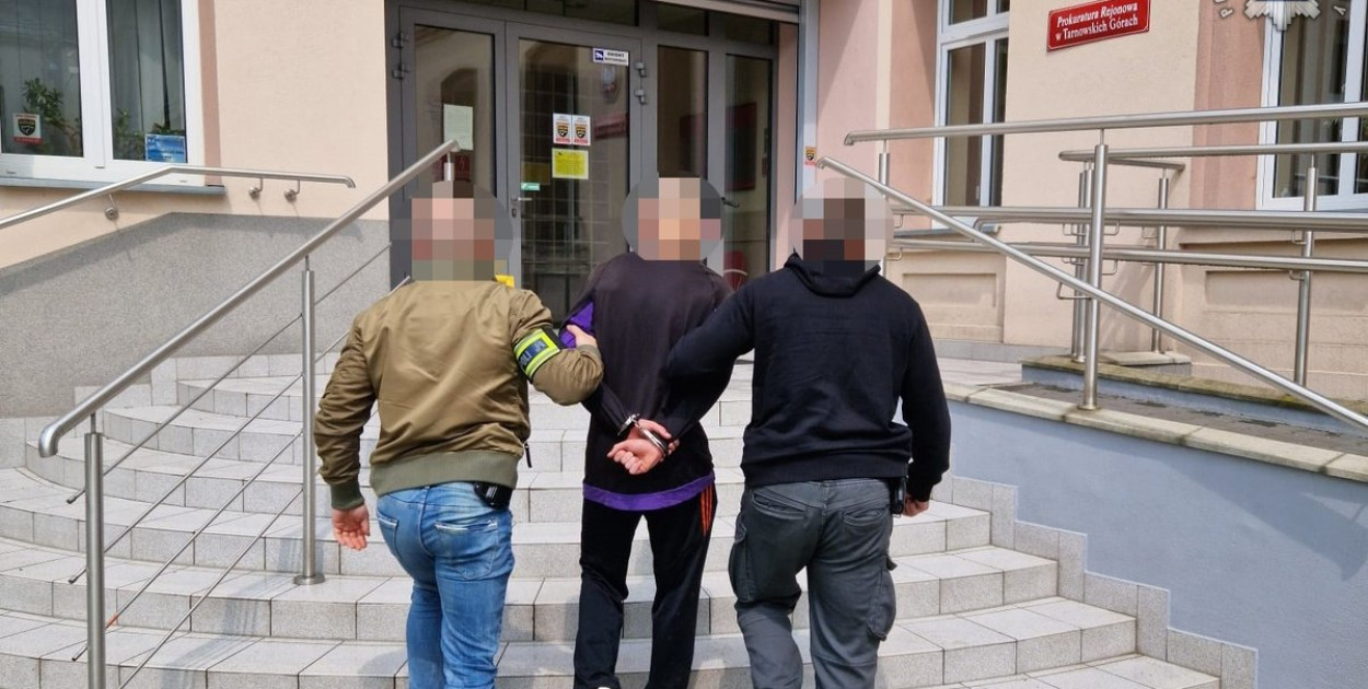 Bandyta został doprowadzony do tarnogórskiej prokuratury