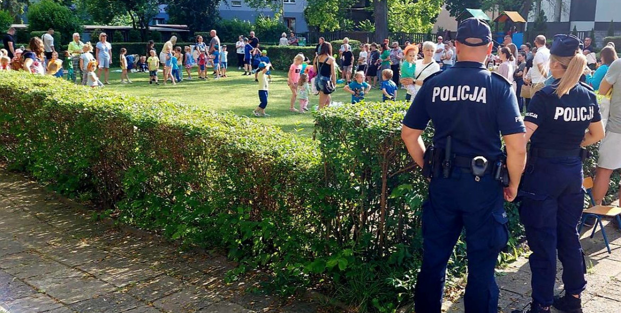 Piknik z przedszkolaków z policjantami