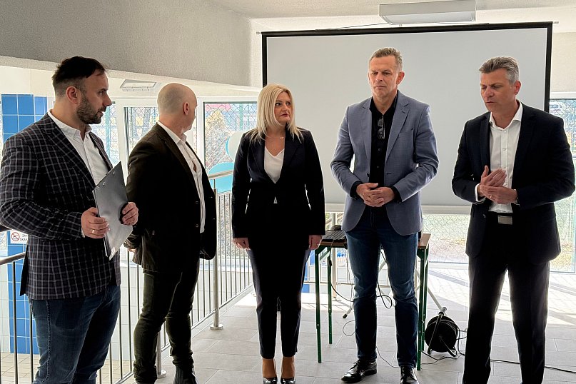 Po 23 latach znowu mają basen (Galeria)