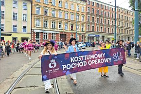 Operowy pochód przez Bytom-649