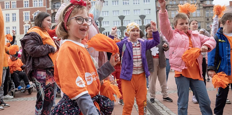 Wspólnie zatańczyli na Rynku w Dniu Godności - 28261