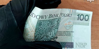 Próbował wręczyć (marną) łapówkę-28386