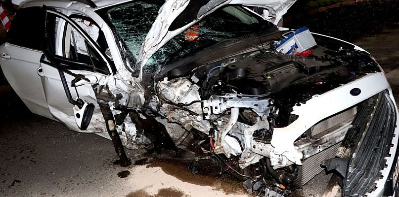 Rozbił auto na drzewie. Cudem przeżył - 28524