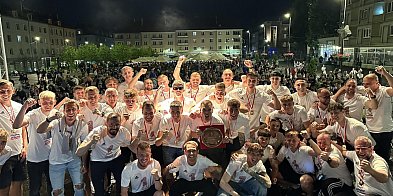 Tysiące kibiców świętowało awans piłkarzy Polonii-28647
