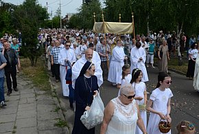 Nie wszyscy o tym wiedzą. Czy udział w procesji Bożego Ciała to obowiązek?-28771