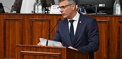 Prezydent z wotum zaufania i absolutorium              -28777