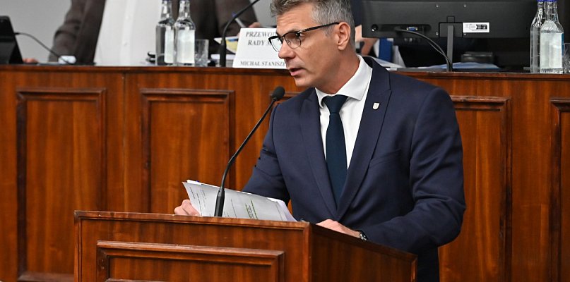 Prezydent z wotum zaufania i absolutorium               - 28777
