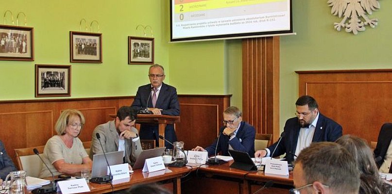 Burmistrz Tobor dostał od radnych absolutorium  - 28837