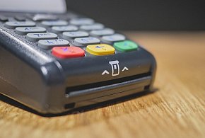 Zakaz sprzedaży i większy nadzór. Tych produktów nie kupią już nieletni-28975