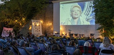 Kino pod chmurką przyciąga widzów-29069
