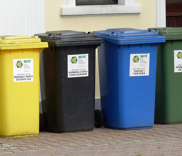 Koniec z darmowymi workami na śmieci. Tak zmieniają się zasady w gminach-29074