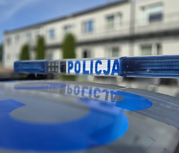 Pijana uderzyła w zaparkowany pojazd-29367