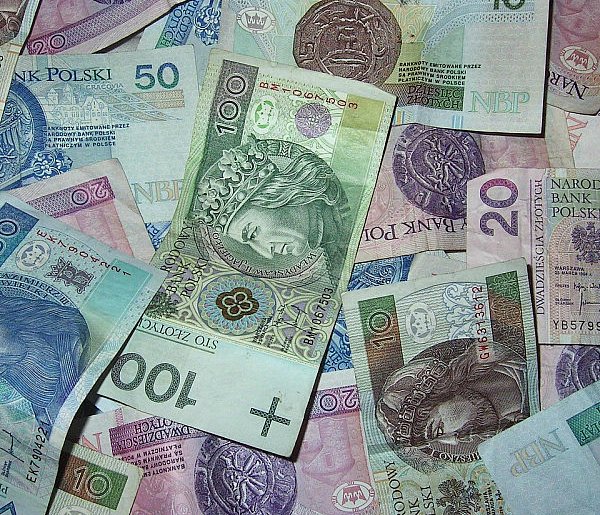 Przez lata dostawali zaniżoną emeryturę. Przełom dla tysięcy seniorów-29386