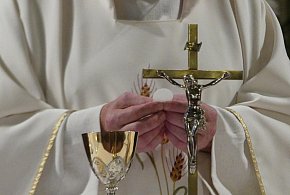Nowa danina na Kościół? Pieniądze mają być pobierane prosto z pensji-29402