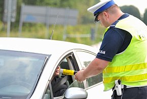 Jechał bez prawa jazdy i po pijanemu-29479