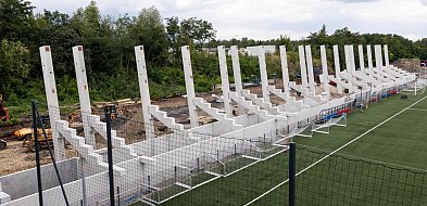 Druga trybuna na boisku przy Piłkarskiej rośnie w oczach -29516