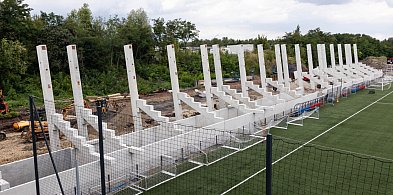 Druga trybuna na boisku przy Piłkarskiej rośnie w oczach -29516