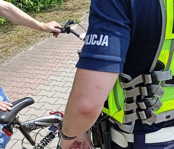 Rowerzysta był pijany i jechał krzywo-29574