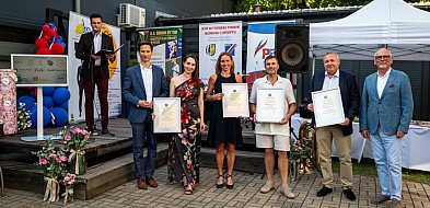 Biznesmeni i sportowcy świętowali na kortach -29742