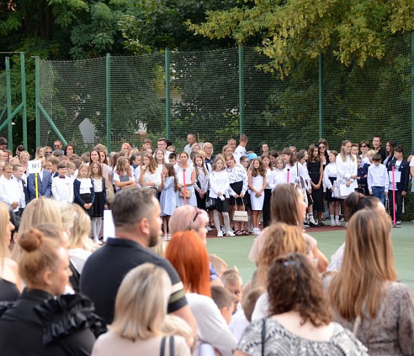 Nowy rok szkolny wystartował. Co się zmienia od 1 września?-29756