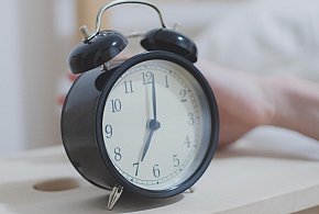 Kiedy cofamy zegarki? Tym razem zimowy czas przyjdzie prędzej-29783