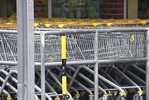 Czy 1 listopada zrobisz zakupy? Ten weekend zaskoczy wielu klientów-30795