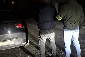 Wpadł przez tekturową tablicę-31788