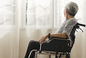 Zaoferował niepełnosprawnemu pomoc i go... okradł-31839