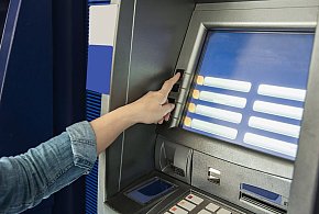Oszust złapany przy bankomacie-32182