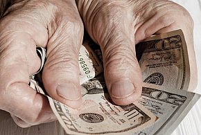 Fałszywy adwokat oskubał dziadka