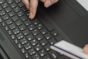 Niby instalator, a złodziej