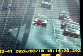 Jechał za szybko, mimo zakazów i do tego na bani